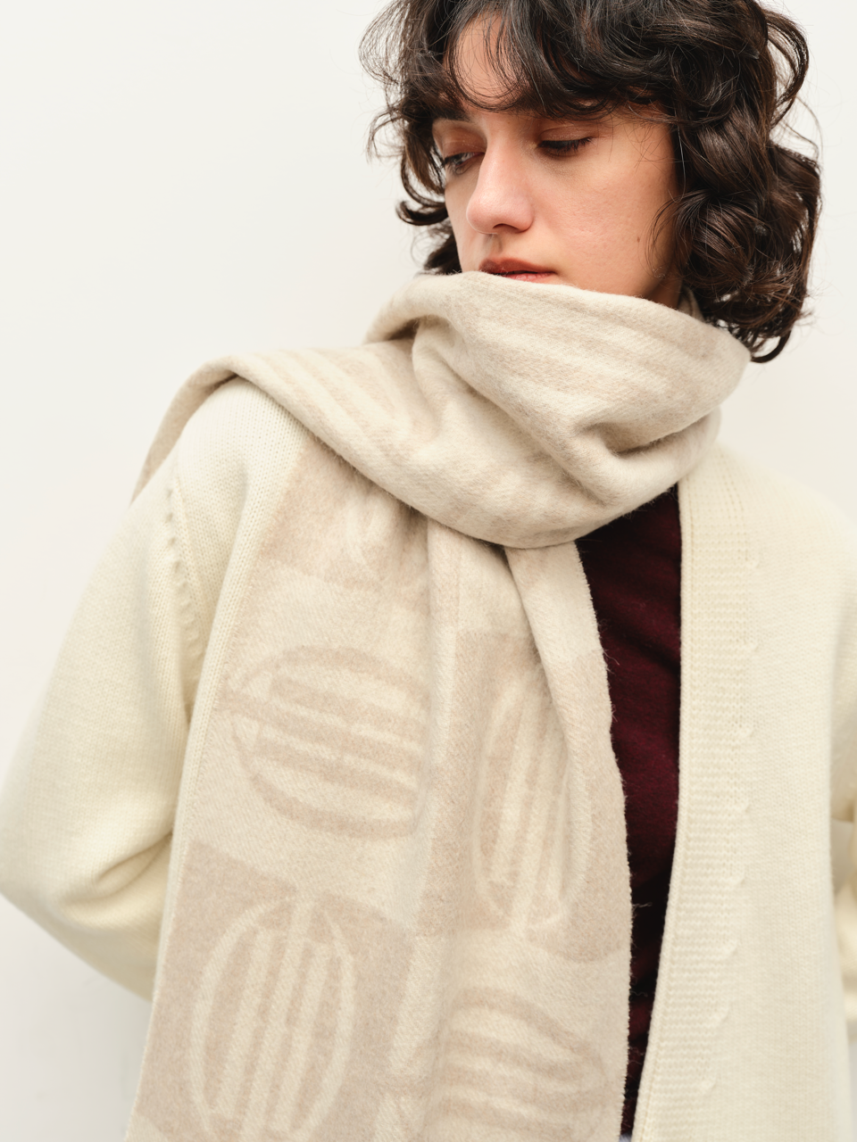 Alpaca Wool Logo Collection Undyed Mélange Fringe Double-Sided Two-Tone Scarf
