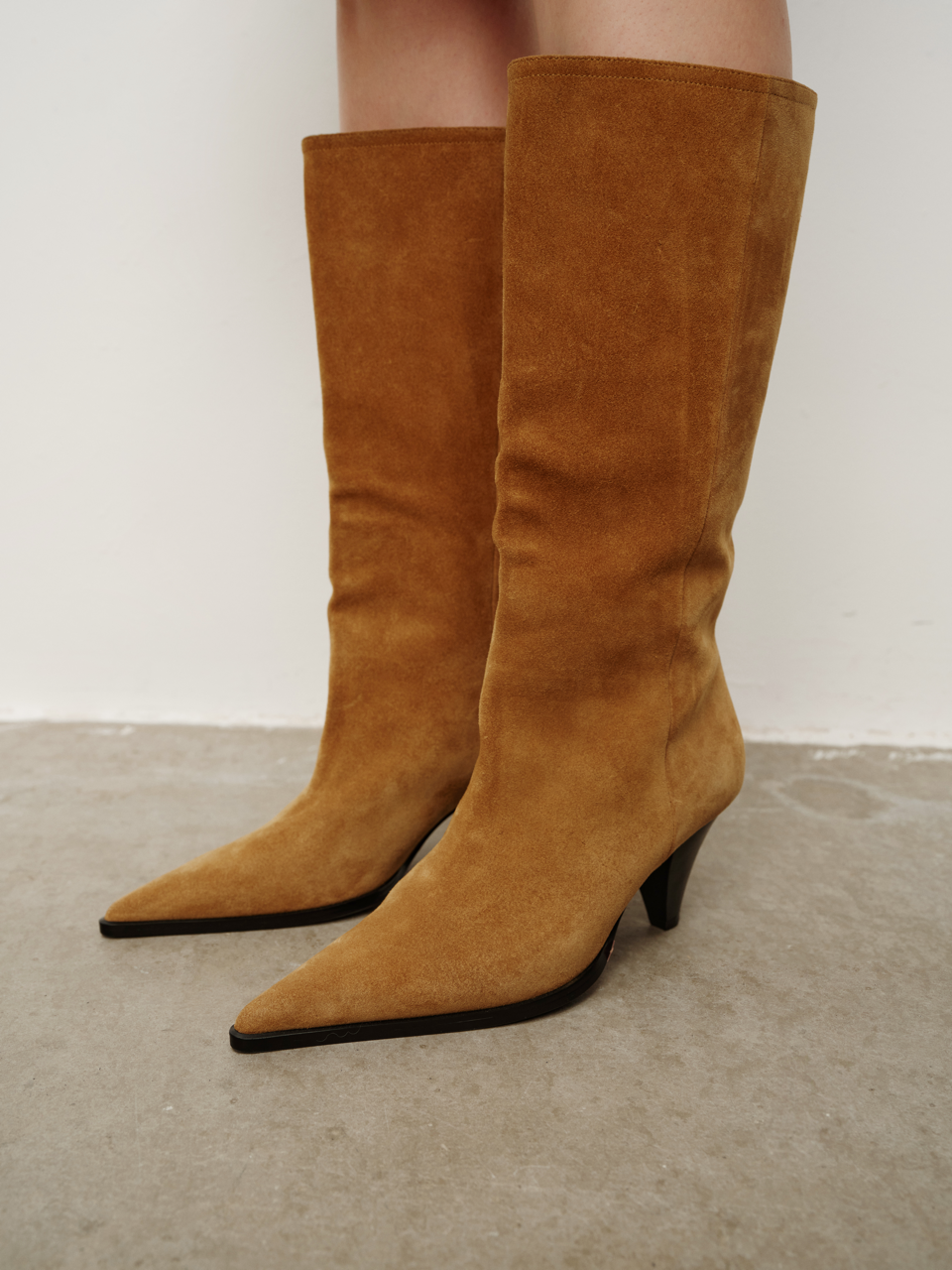 Full-Grain Leather and Suede Chelsea Boots with Cone Heel, Pointed-Toe Stacked Boots, Knee-High Riding Boots