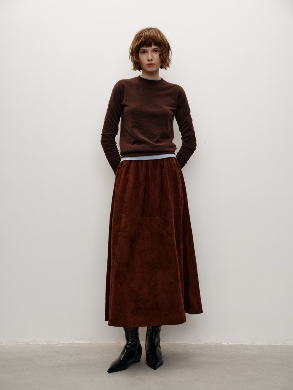 Classic Vintage Mahogany Edge-Trimmed Full-Grain Leather Pointed-Toe Chelsea Ankle Boots with Hidden Lift Stitch Design