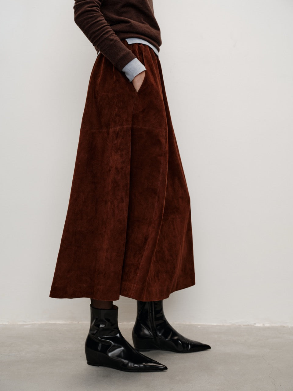 Classic Vintage Mahogany Edge-Trimmed Full-Grain Leather Pointed-Toe Chelsea Ankle Boots with Hidden Lift Stitch Design