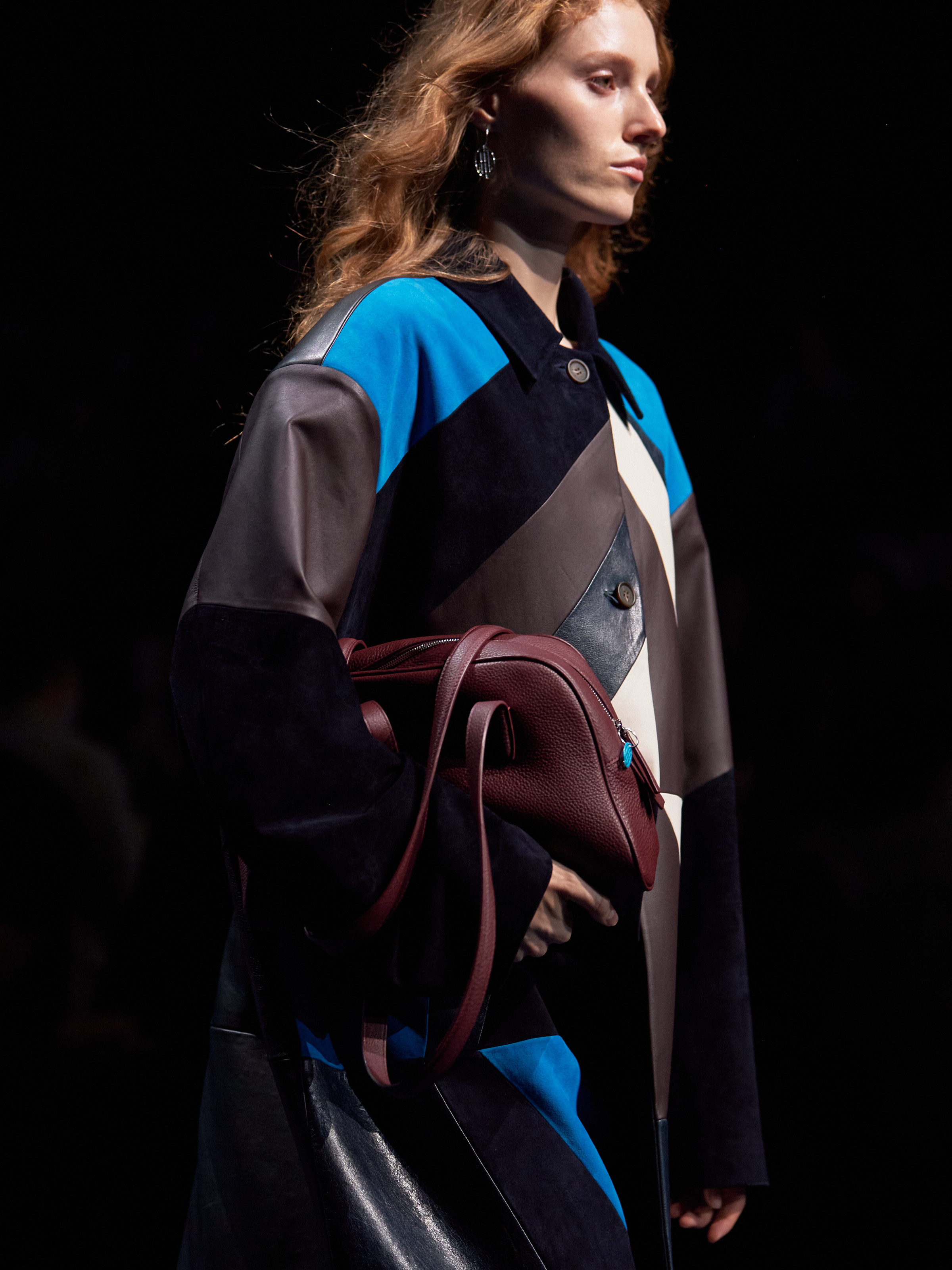 大秀款城市波士顿系列进口西班牙荔枝皮长肩带极简单肩包