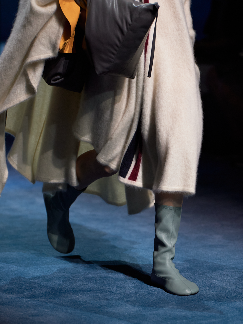 弹力羊皮圆头中筒靴小众堆叠感平底时装靴袜靴